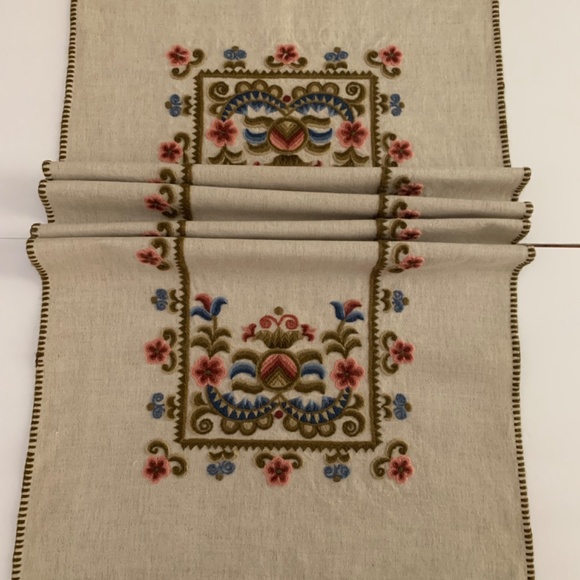 Table Runner, Embroidered,Traditional Folk Art, Vintage - Picture 4 of 9